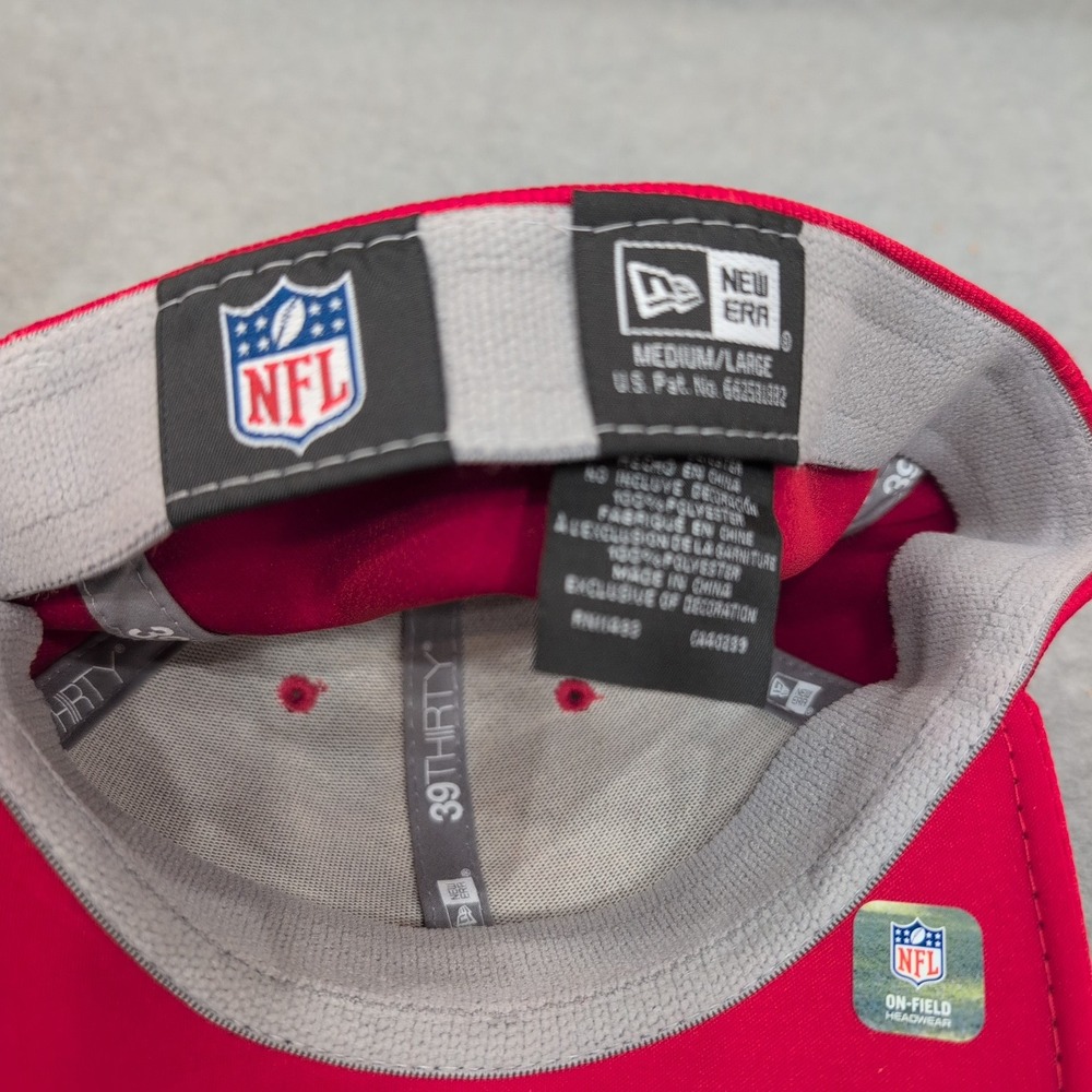 New Era 39THIRTY Tampa Bay Buccaneers NFL Hat Red Stretch Fit M/L 2021 Sideline - Picture 6 of 7